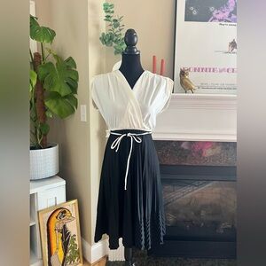 1980s Vintage Black and White Dress
